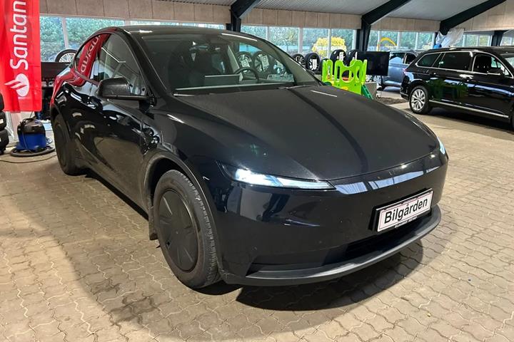 Sort Tesla Model Y fra 2026