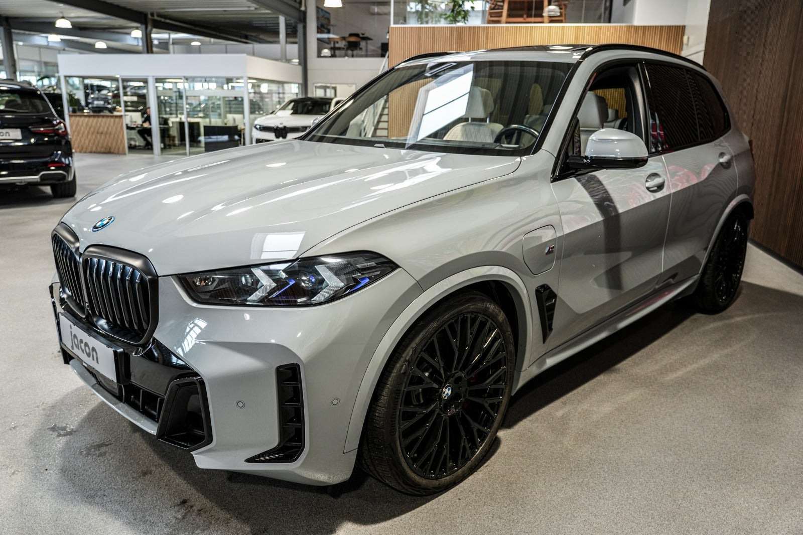 Grå BMW X5 fra 2024
