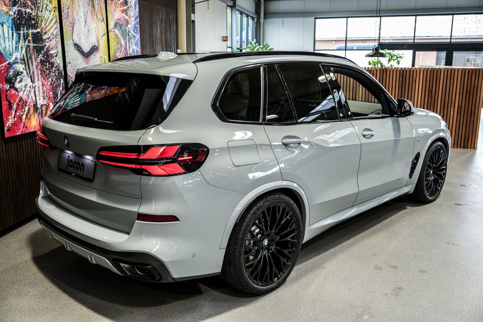 Grå BMW X5 fra 2024