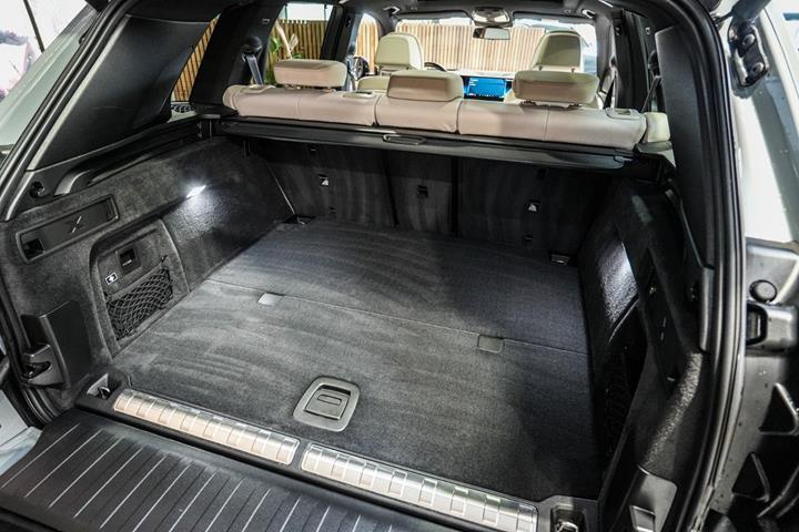 Grå BMW X5 fra 2024