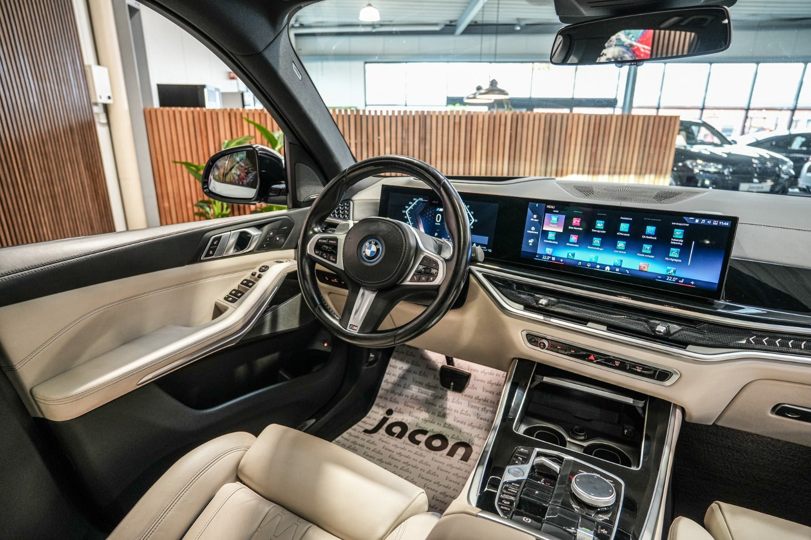 Grå BMW X5 fra 2024