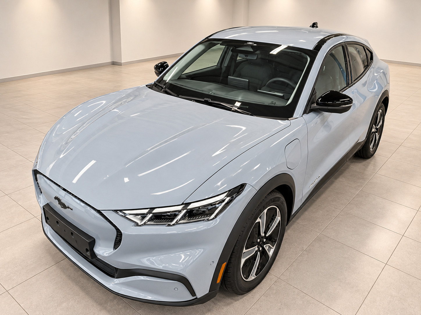 Grå Ford Mustang Mach-E fra 2025