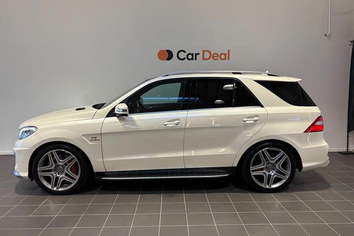 Hvid Mercedes ML63 fra 2013