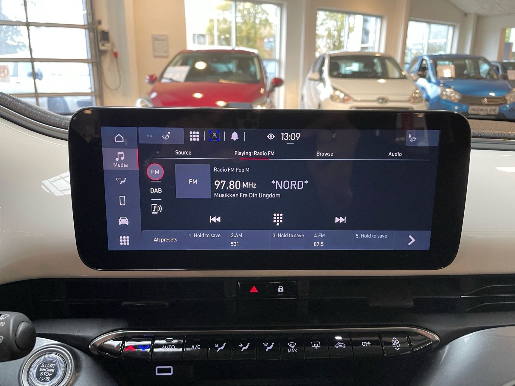 Hvid Fiat 500e fra 2024