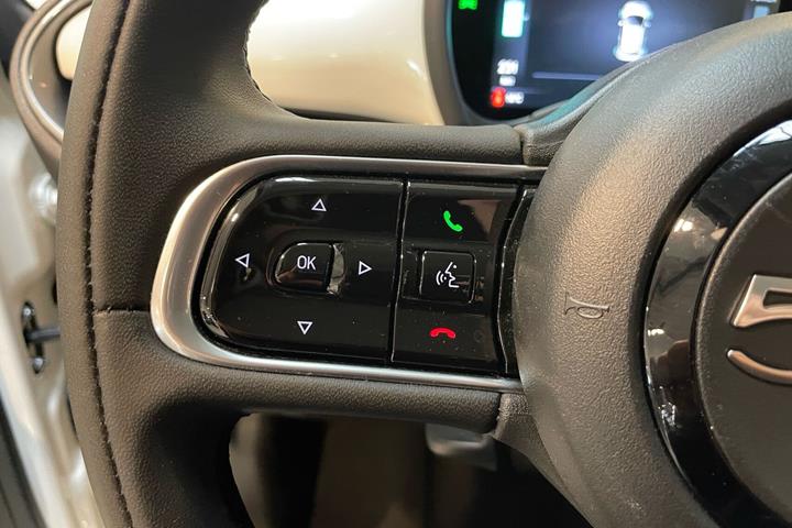 Hvid Fiat 500e fra 2024