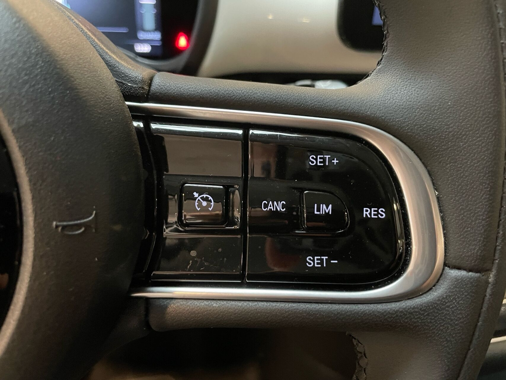 Hvid Fiat 500e fra 2024