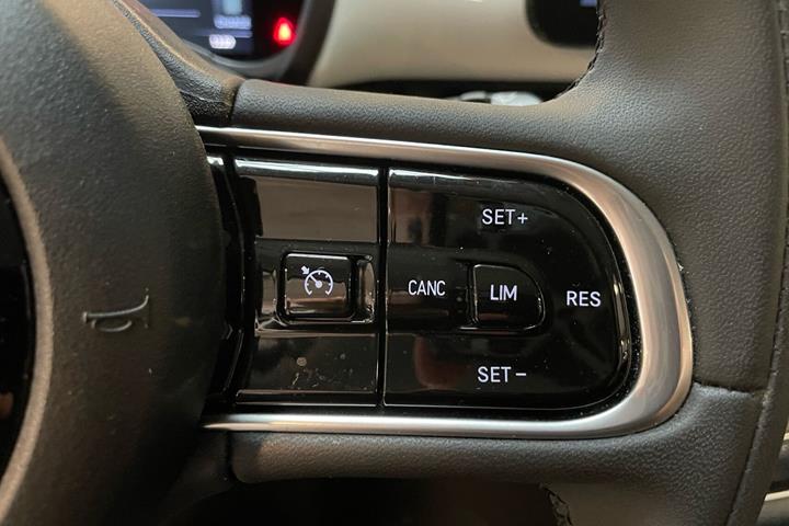 Hvid Fiat 500e fra 2024