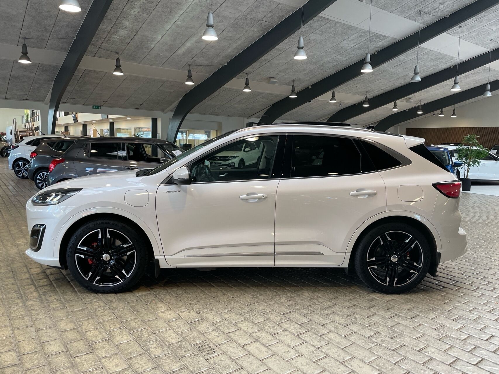 Hvid Ford Kuga fra 2020