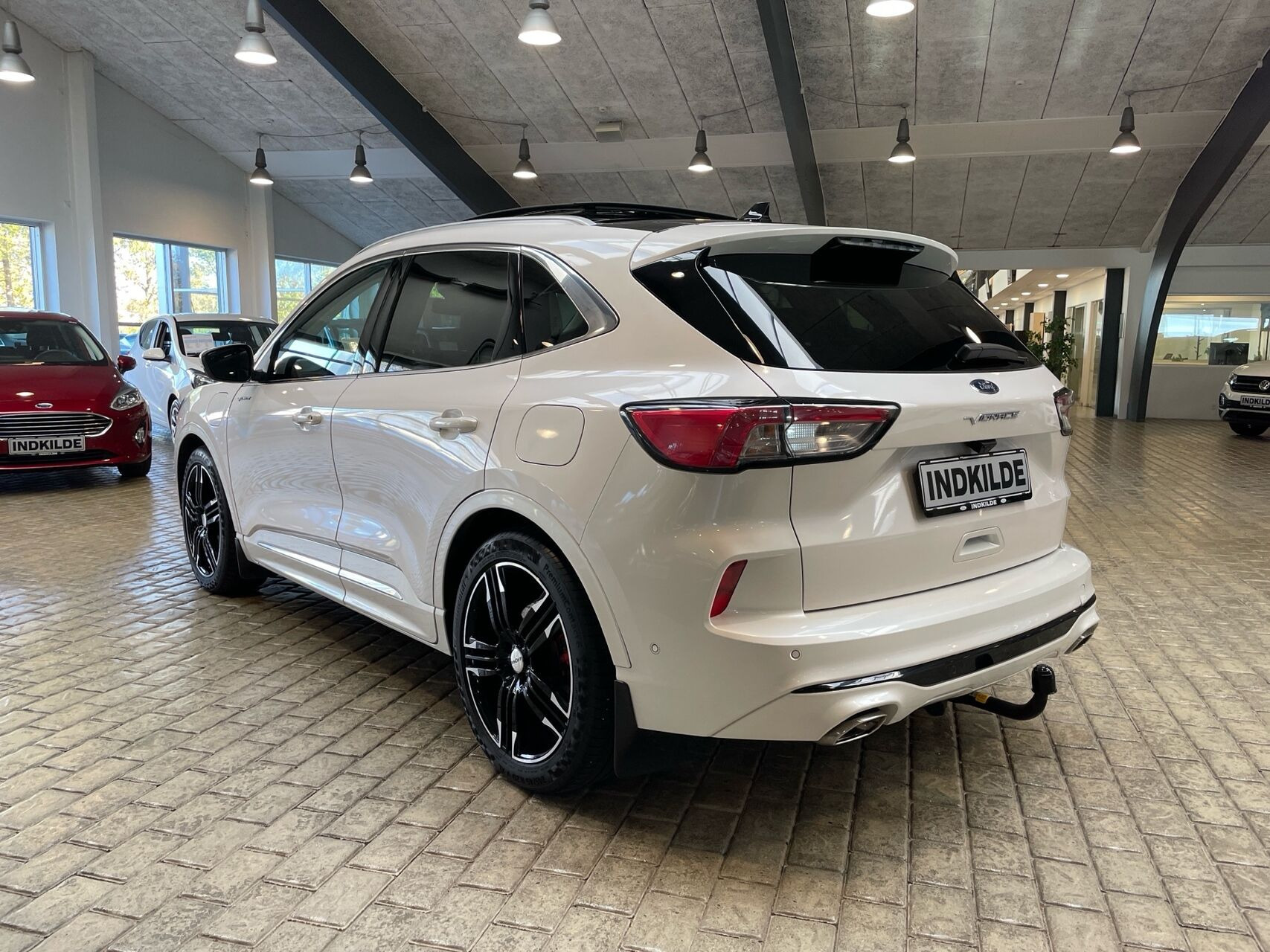 Hvid Ford Kuga fra 2020