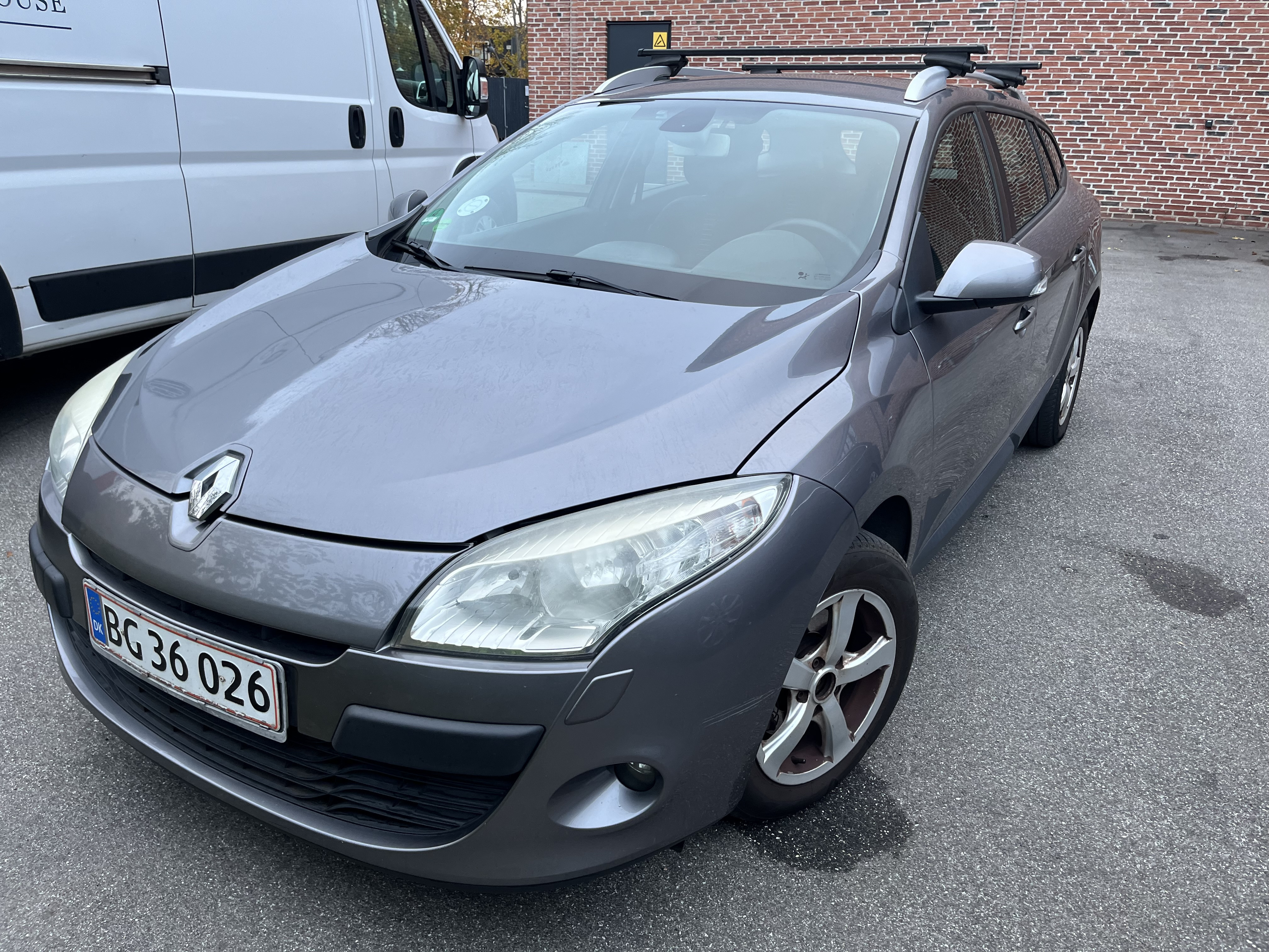 Grå Renault MEGANE SPORT TOURER fra 2010