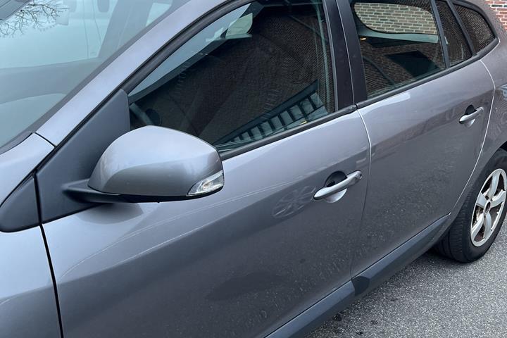 Grå Renault MEGANE SPORT TOURER fra 2010