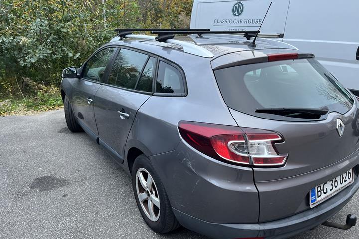 Grå Renault MEGANE SPORT TOURER fra 2010
