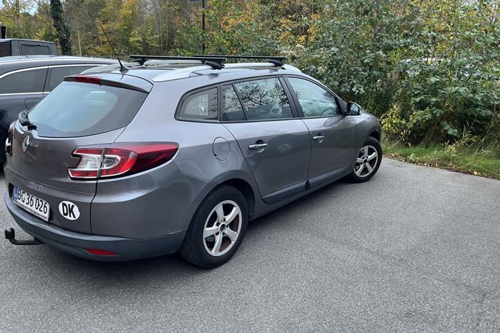 Grå Renault MEGANE SPORT TOURER fra 2010
