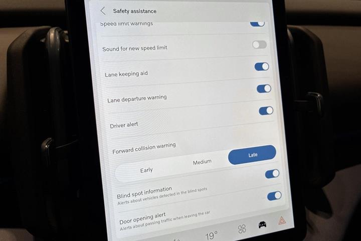 Grå Volvo EX30 fra 2024