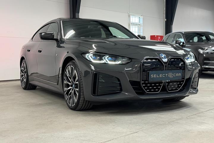 Grå BMW i4 fra 2024