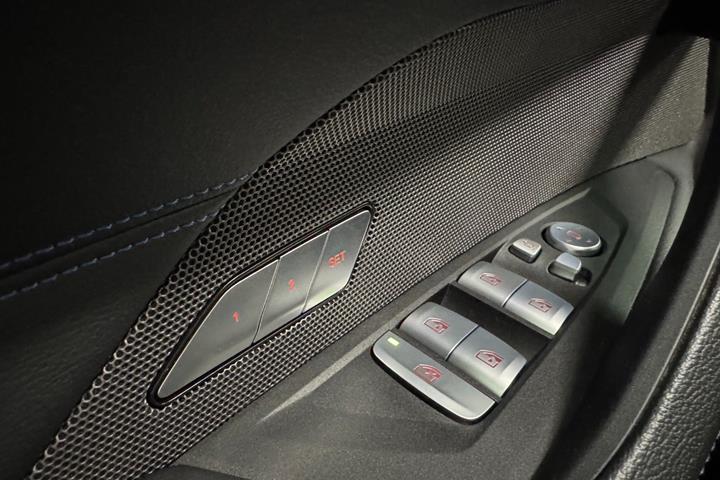 Grå BMW i4 fra 2024