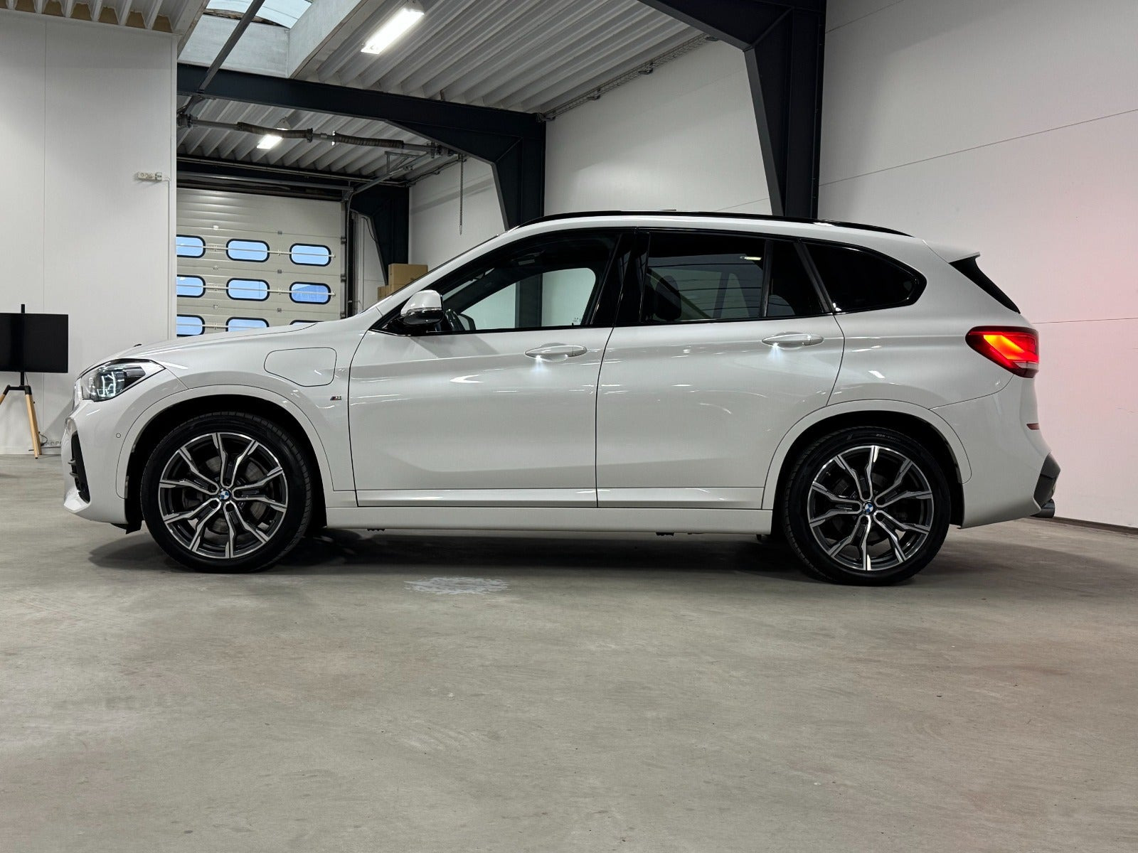 Hvid BMW X1 fra 2021