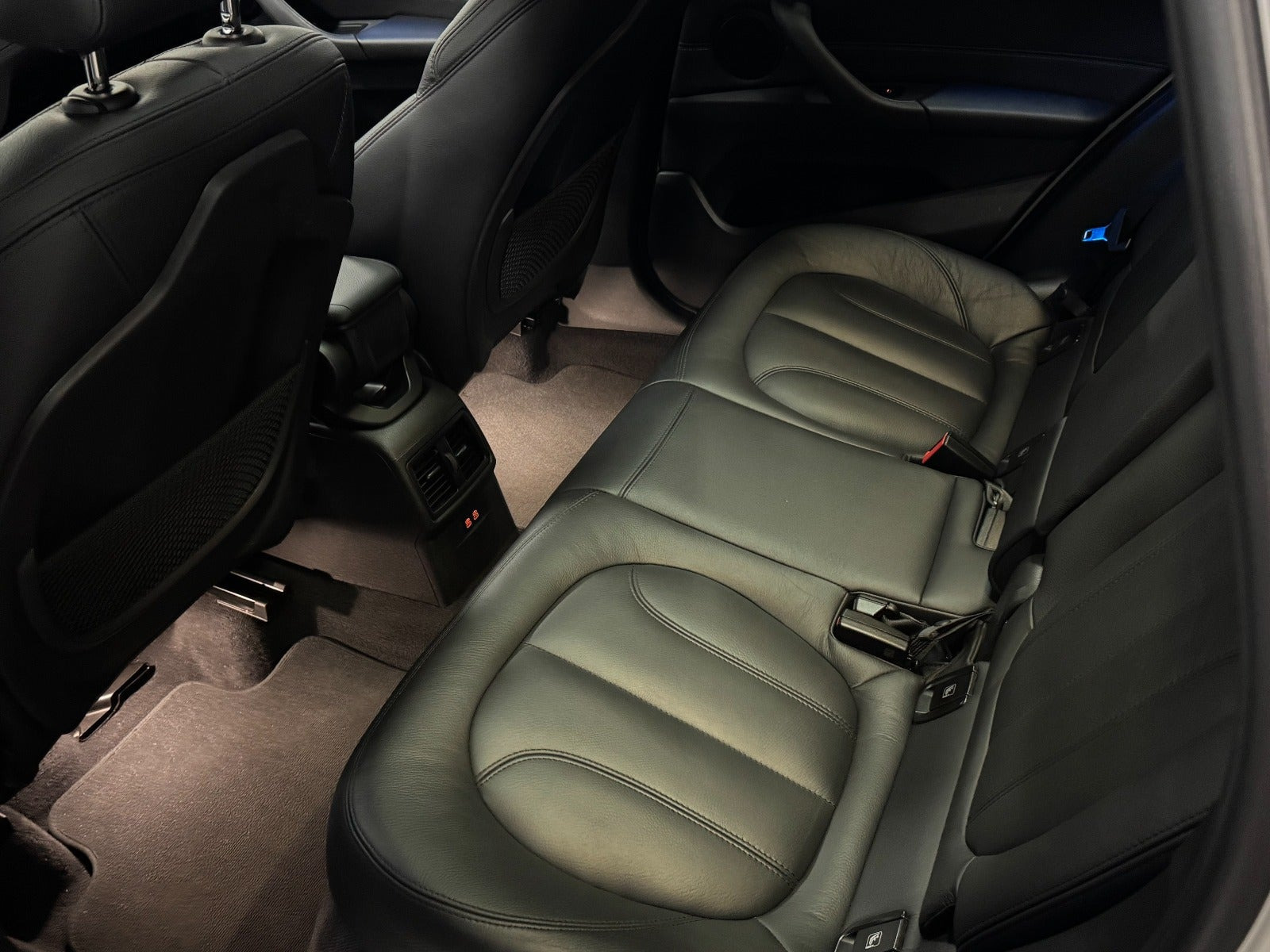 Hvid BMW X1 fra 2021