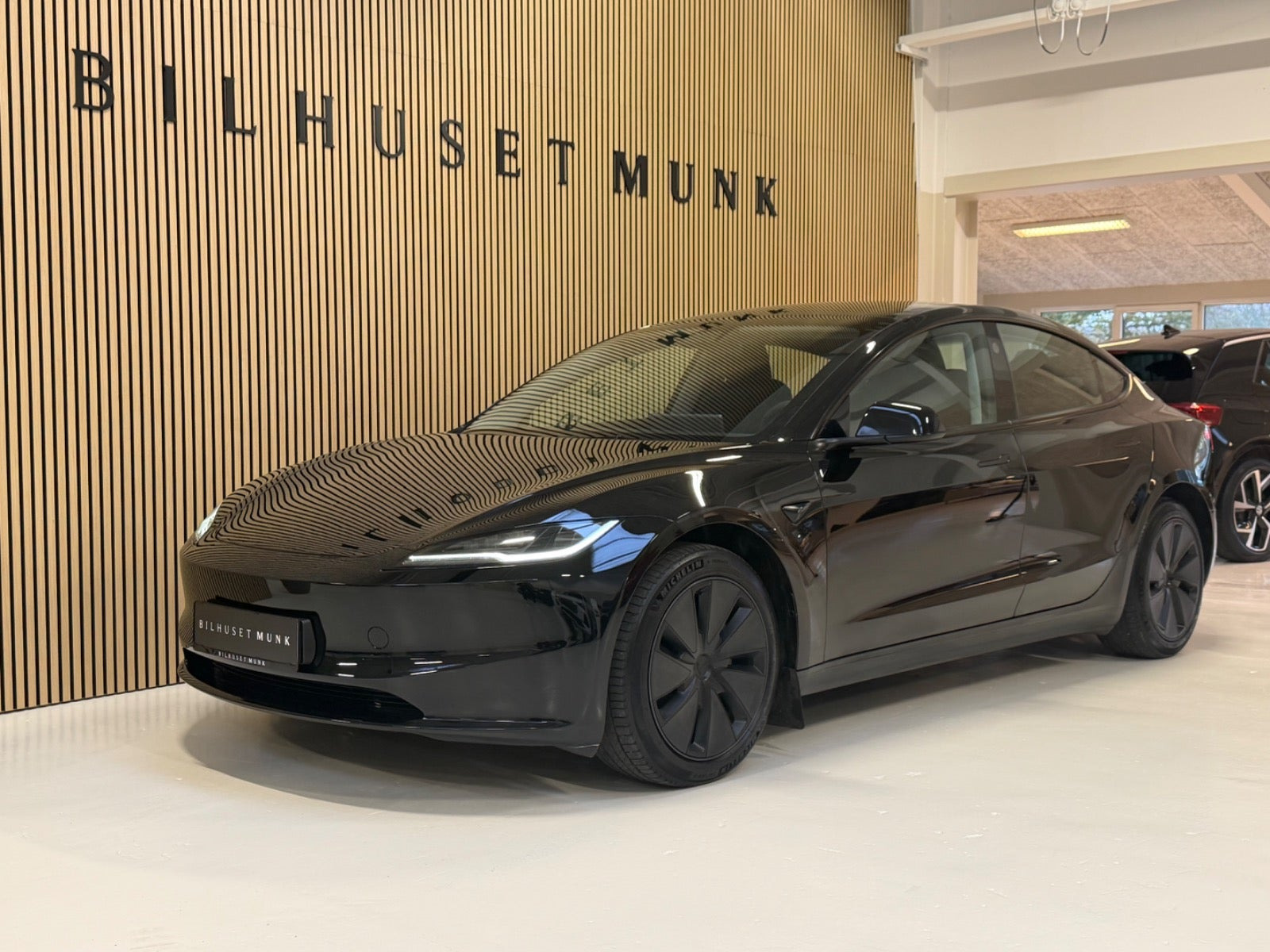Sort Tesla Model 3 fra 2024