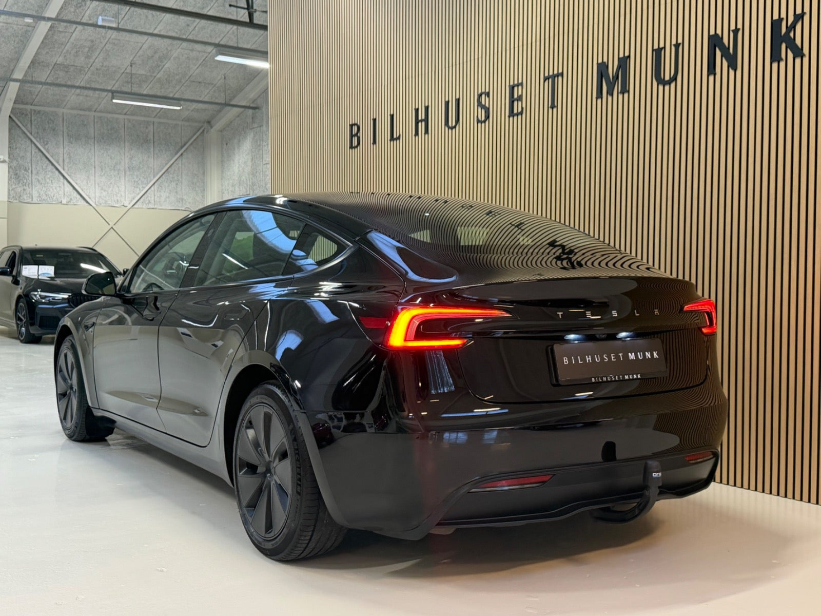 Sort Tesla Model 3 fra 2024