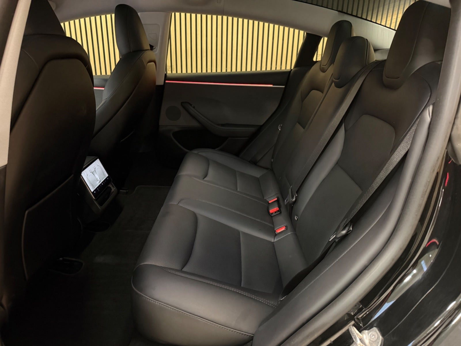 Sort Tesla Model 3 fra 2024