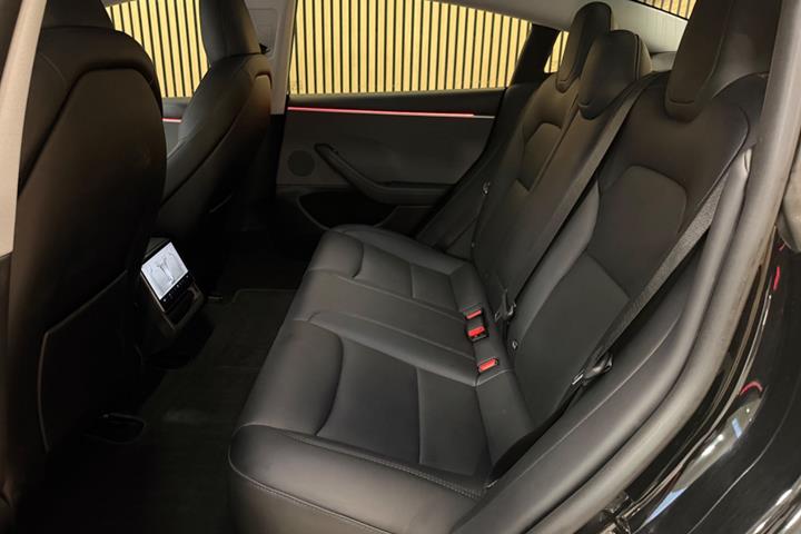 Sort Tesla Model 3 fra 2024