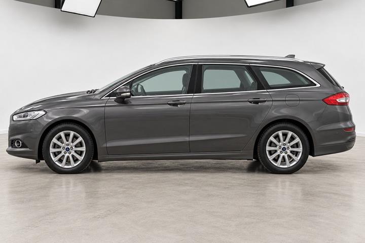 Grå Ford Mondeo fra 2015
