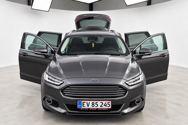 Grå Ford Mondeo fra 2015