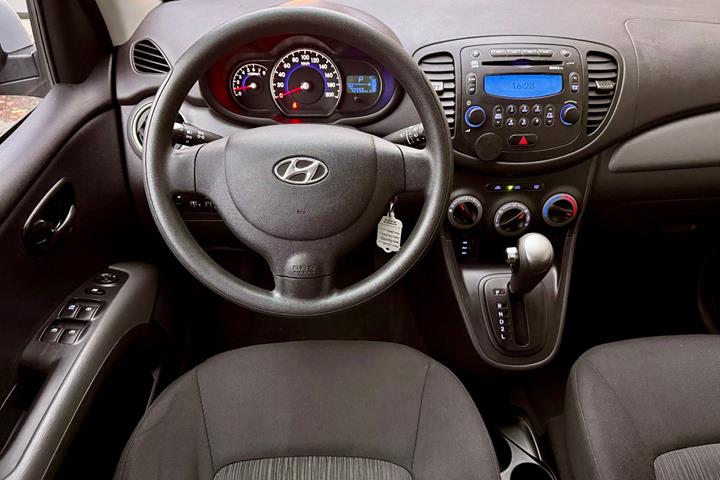 Sølv Hyundai i10 fra 2012