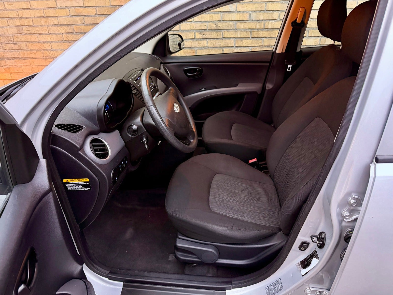 Sølv Hyundai i10 fra 2012