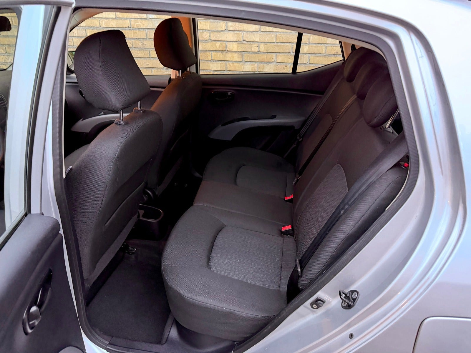 Sølv Hyundai i10 fra 2012