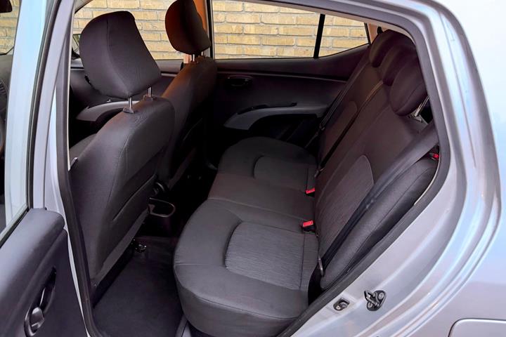 Sølv Hyundai i10 fra 2012