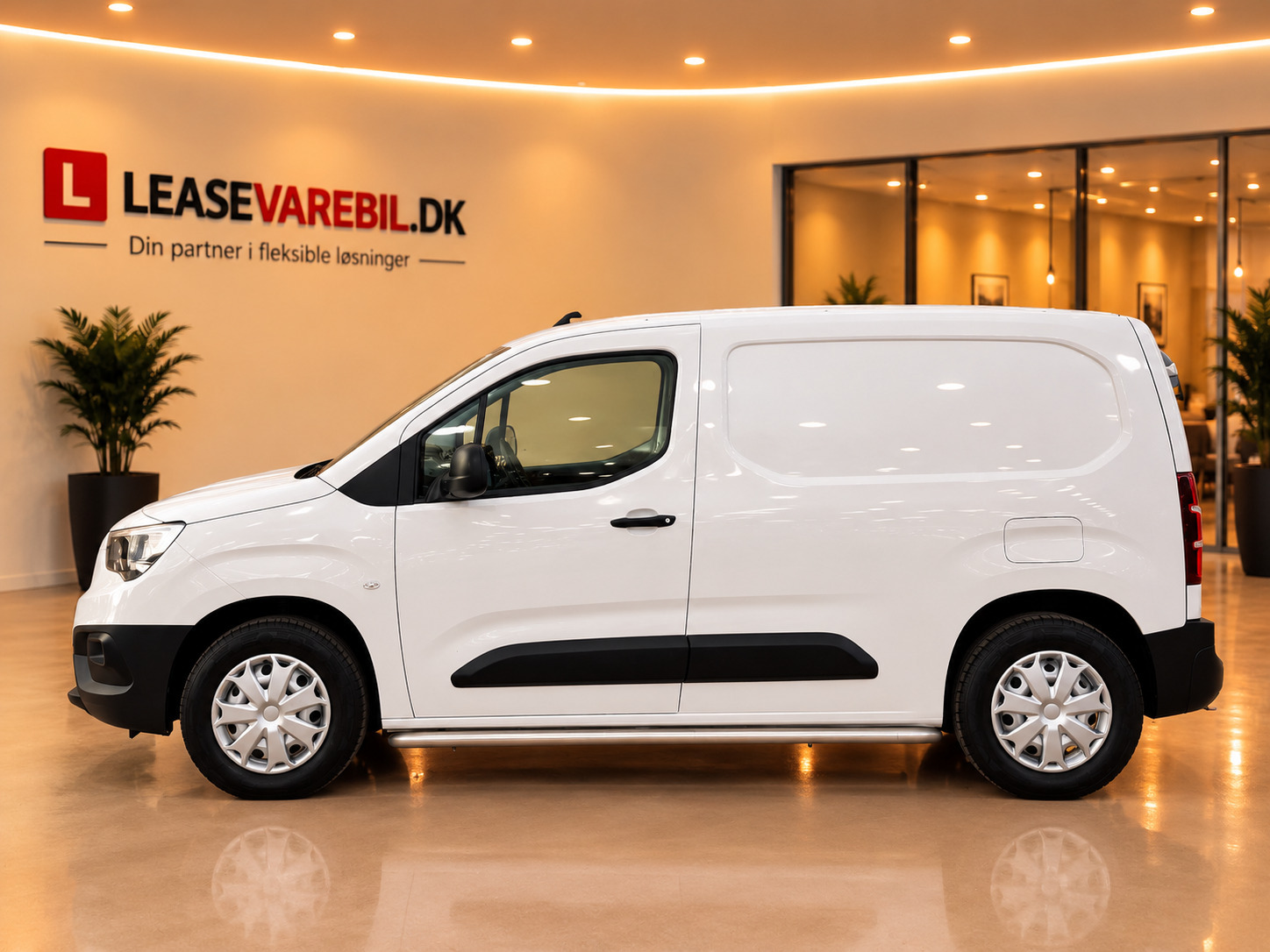Hvid Opel Combo-e fra 2023