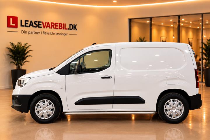 Hvid Opel Combo-e fra 2023
