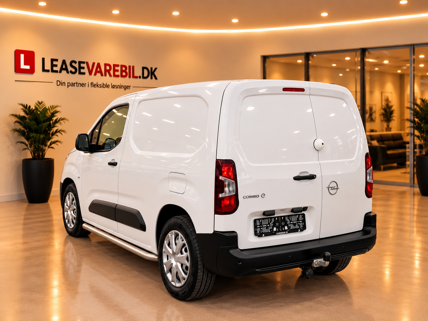Hvid Opel Combo-e fra 2023