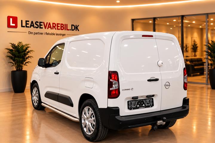 Hvid Opel Combo-e fra 2023