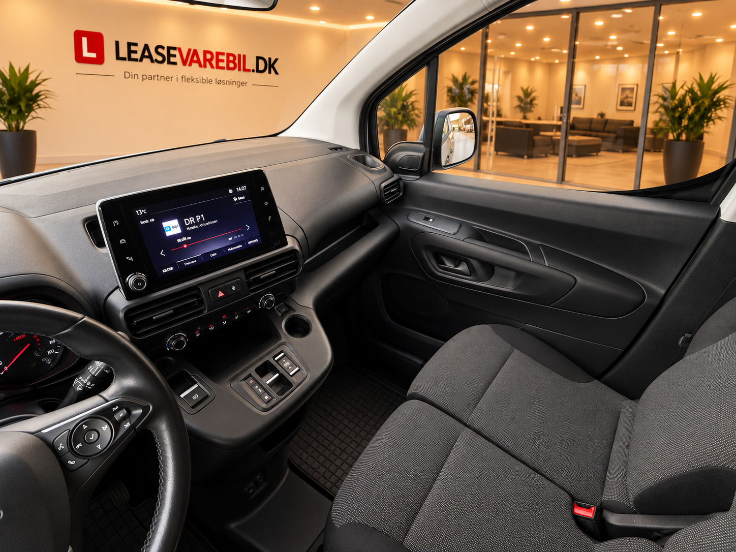 Hvid Opel Combo-e fra 2023