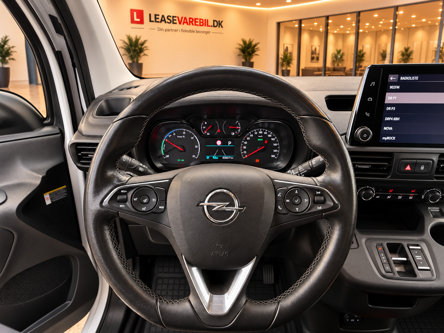 Hvid Opel Combo-e fra 2023