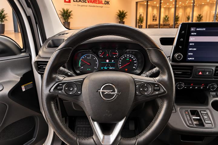 Hvid Opel Combo-e fra 2023