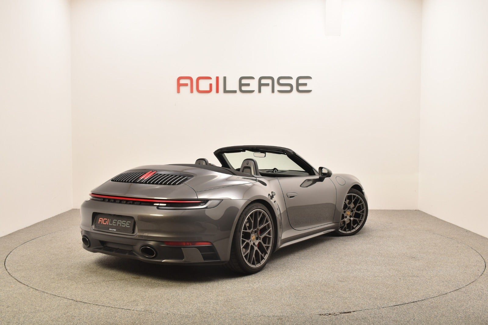 Grå Porsche 911 Carrera 4S fra 2019