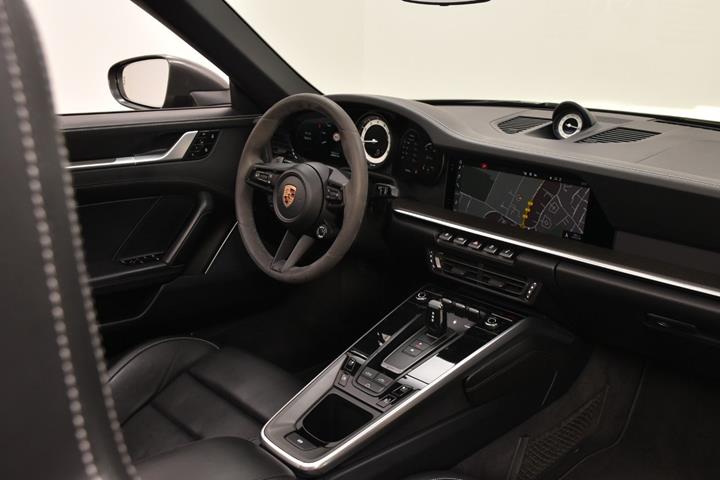 Grå Porsche 911 Carrera 4S fra 2019