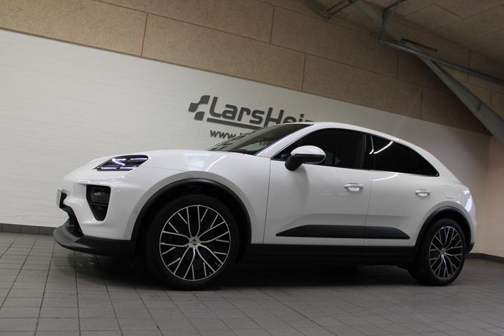 Hvid Porsche Macan fra 2025