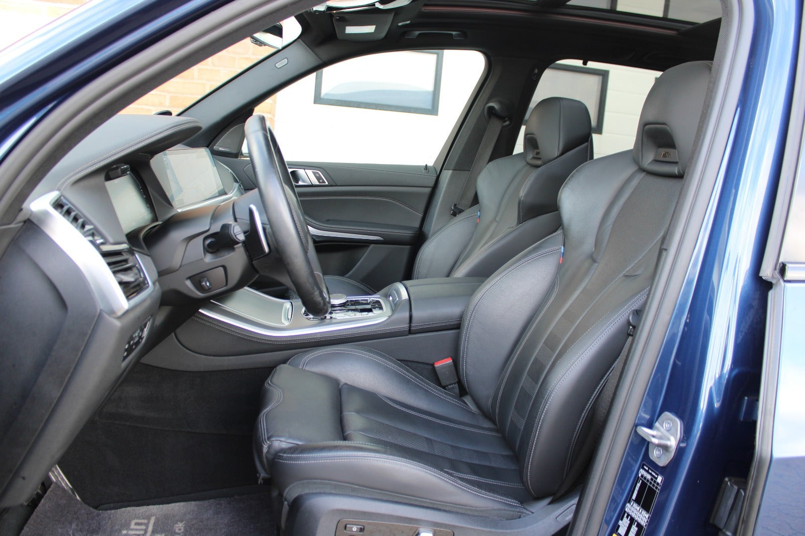 Blå BMW X5 fra 2021