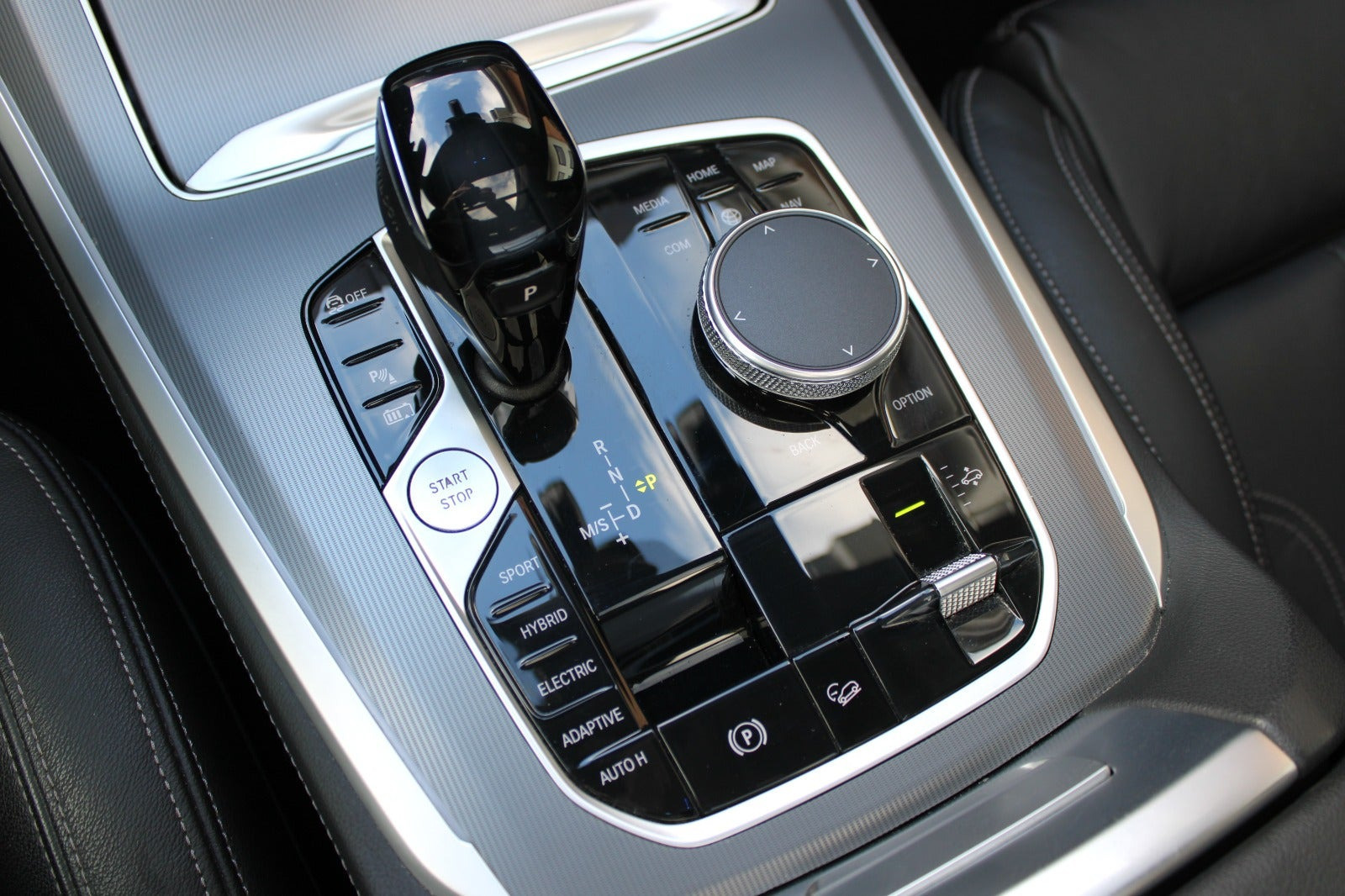 Blå BMW X5 fra 2021