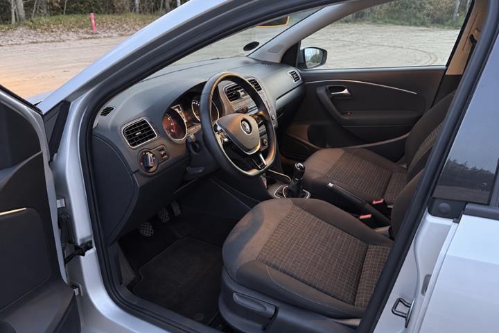 Sølv VW Polo fra 2015