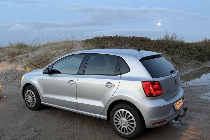 Sølv VW Polo fra 2015