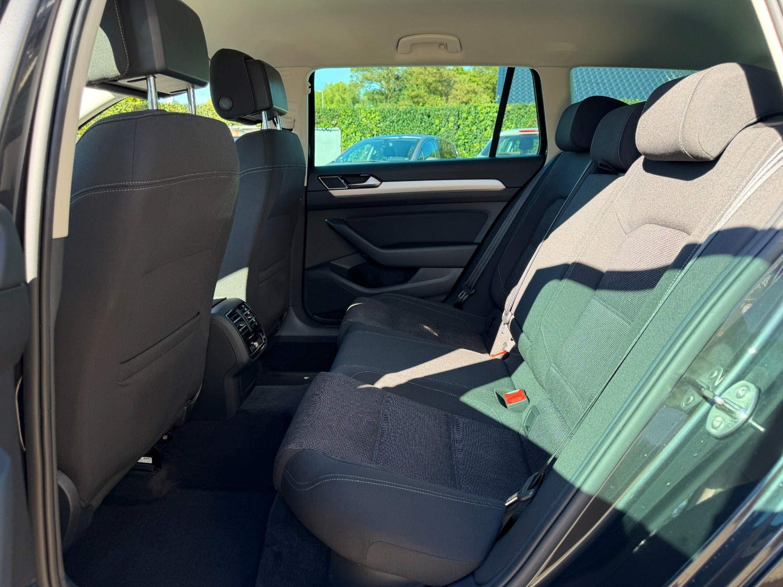 Grå VW Passat fra 2018