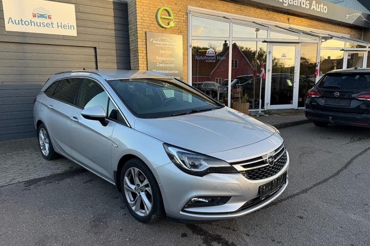 Sølv Opel Astra fra 2019
