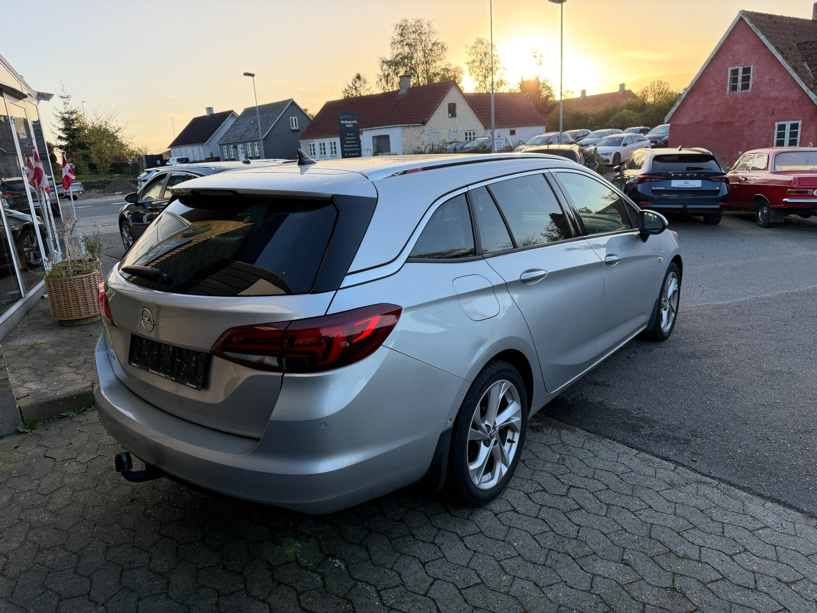 Sølv Opel Astra fra 2019