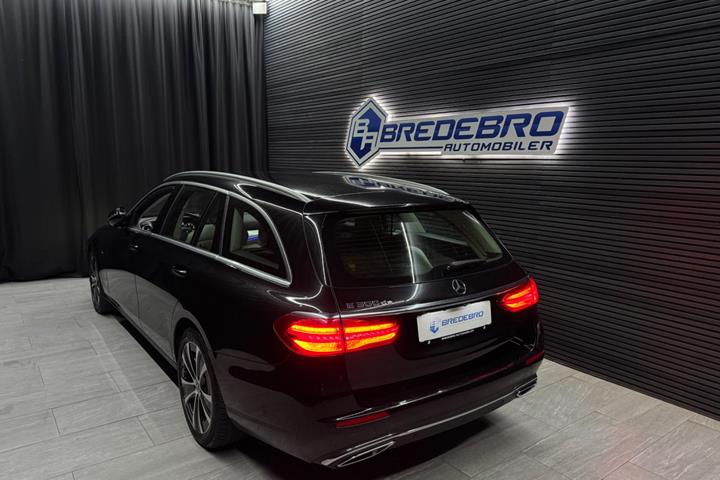 Sort Mercedes E300 de fra 2020